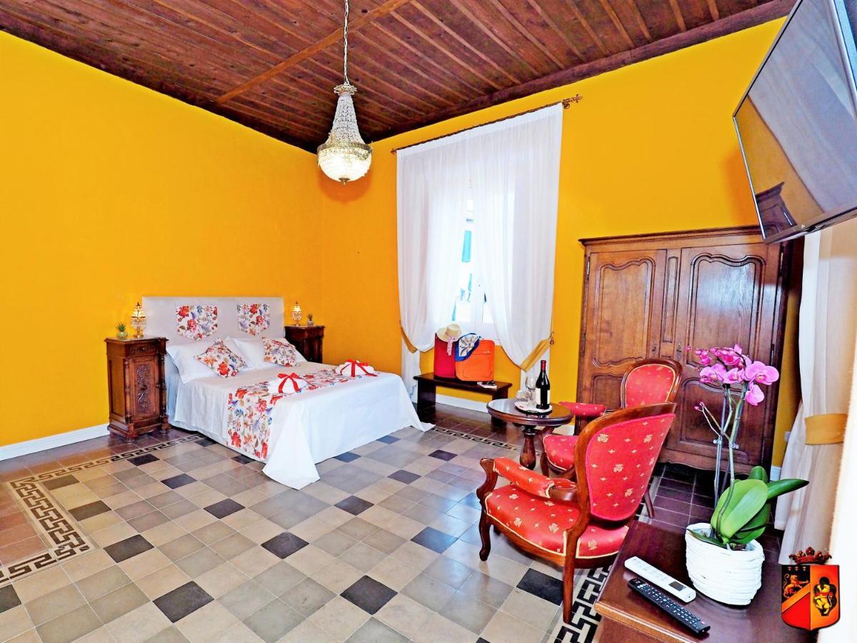 Palazzo Toraldo Di Francia Bed & Breakfast โตรเปอา ภายนอก รูปภาพ