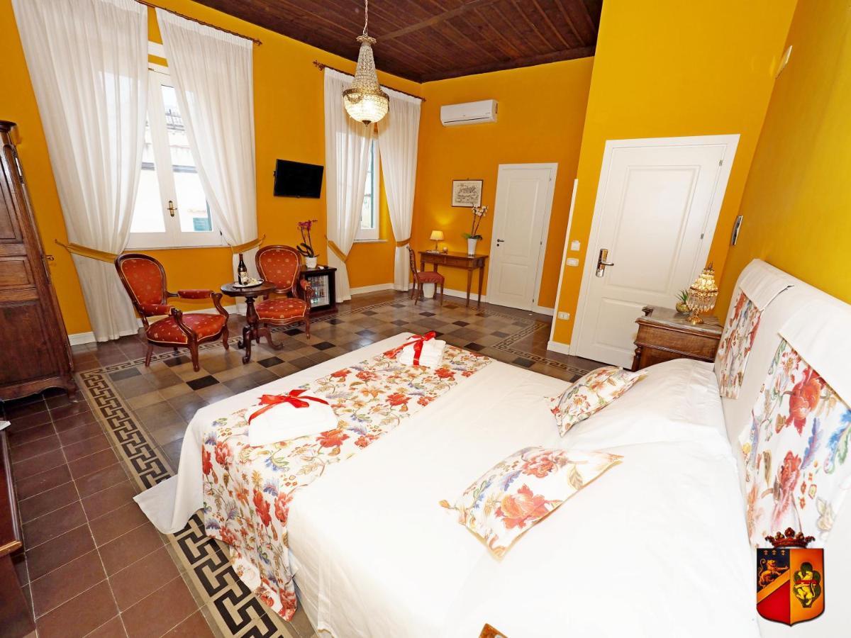 Palazzo Toraldo Di Francia Bed & Breakfast โตรเปอา ภายนอก รูปภาพ