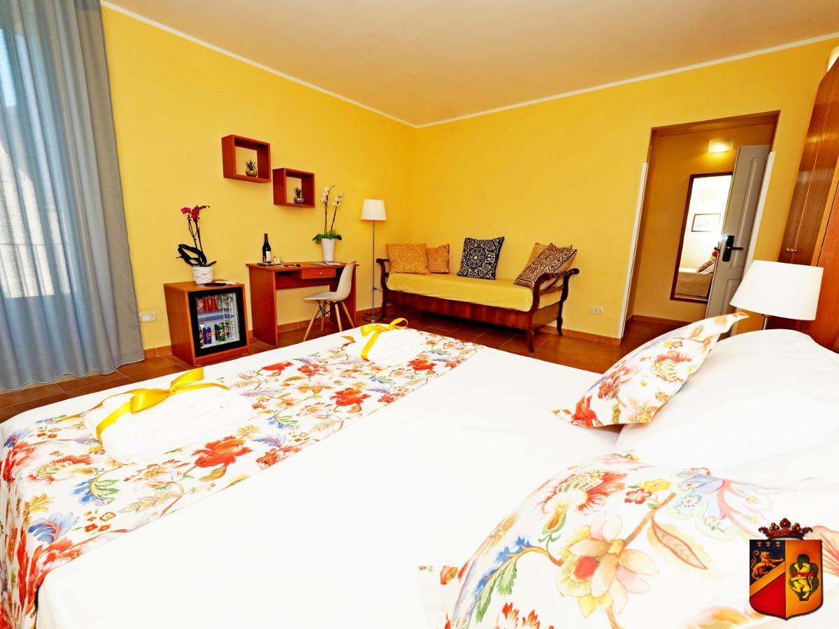 Palazzo Toraldo Di Francia Bed & Breakfast โตรเปอา ภายนอก รูปภาพ