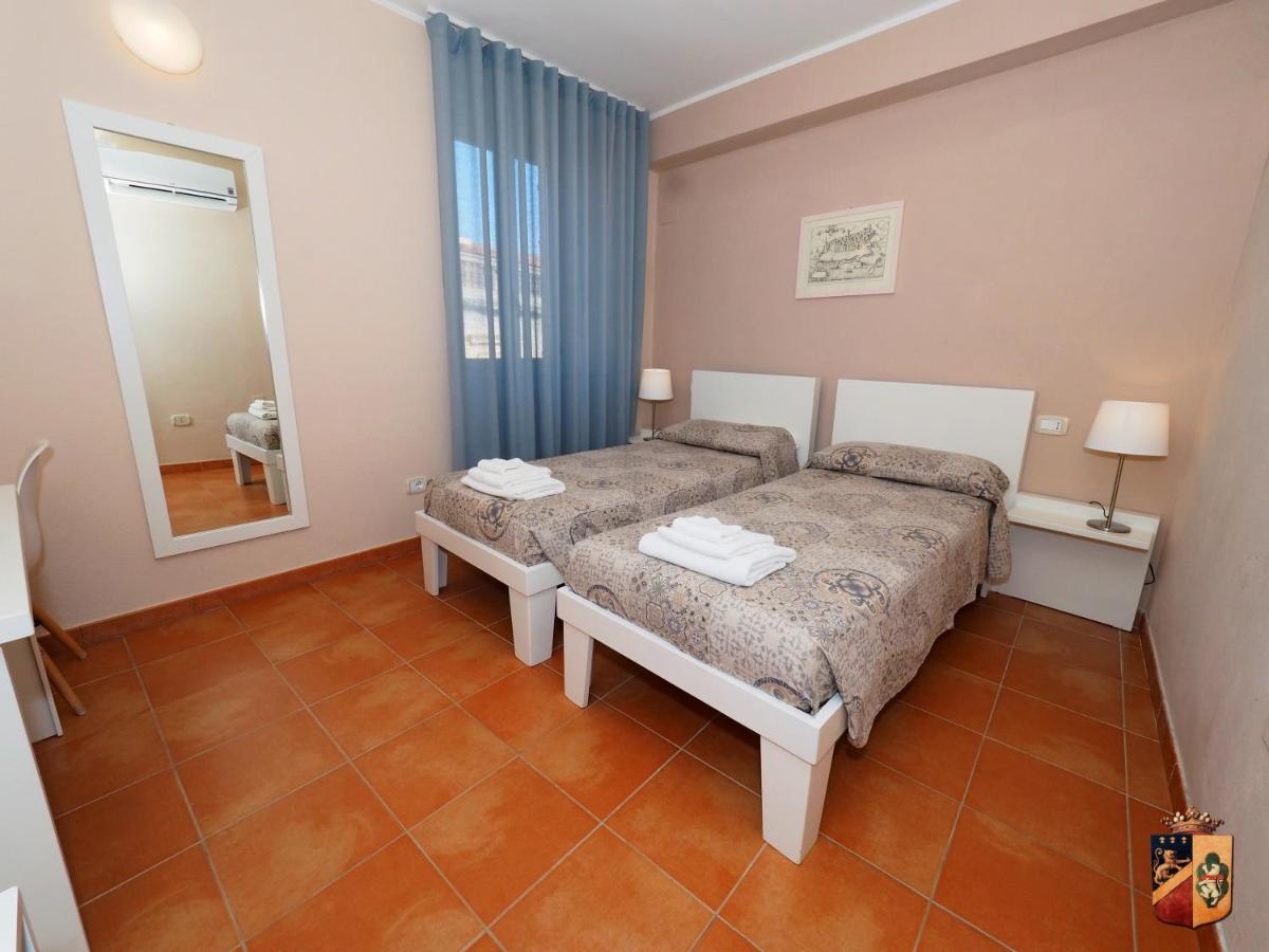 Palazzo Toraldo Di Francia Bed & Breakfast โตรเปอา ภายนอก รูปภาพ