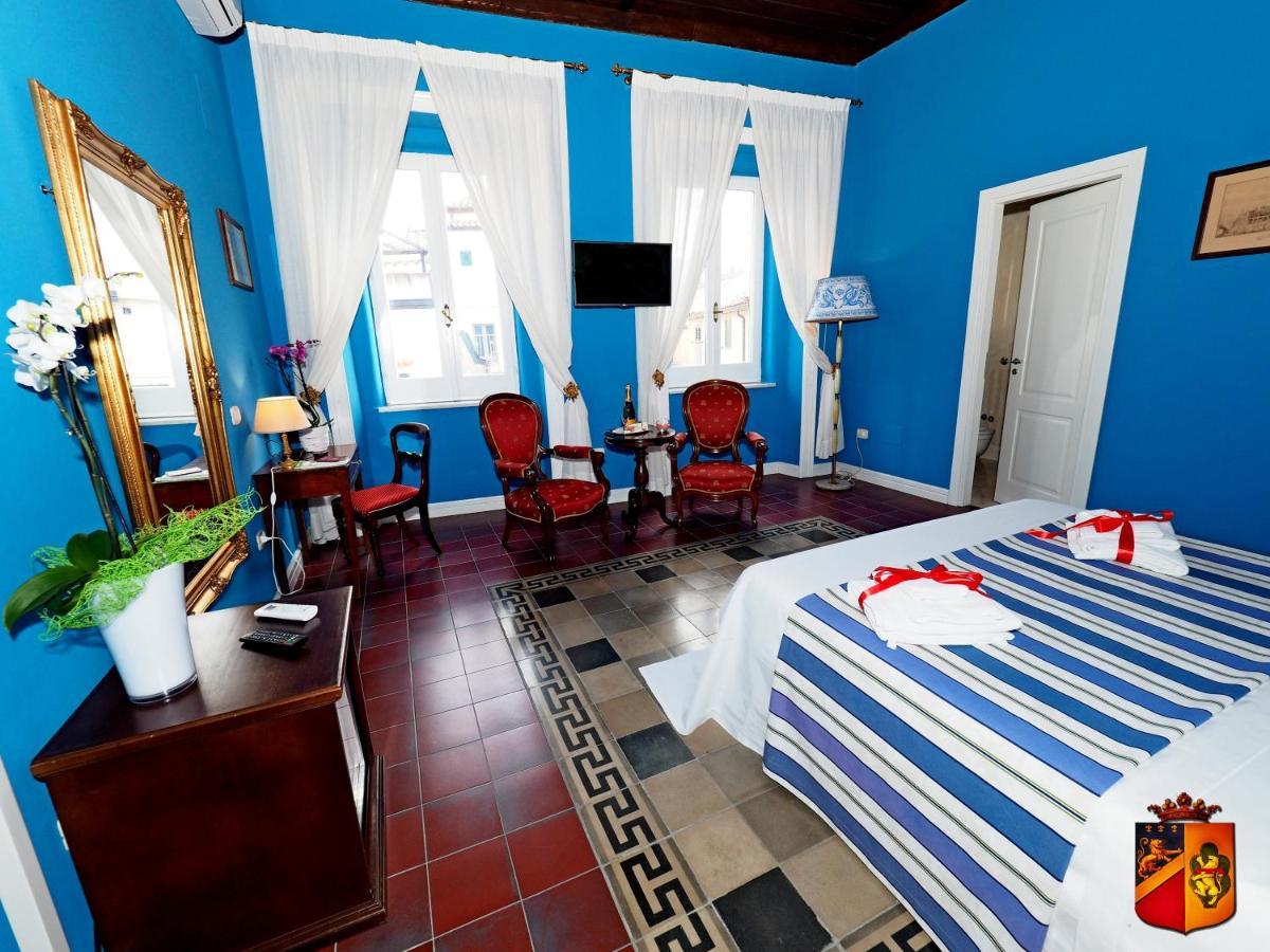 Palazzo Toraldo Di Francia Bed & Breakfast โตรเปอา ภายนอก รูปภาพ