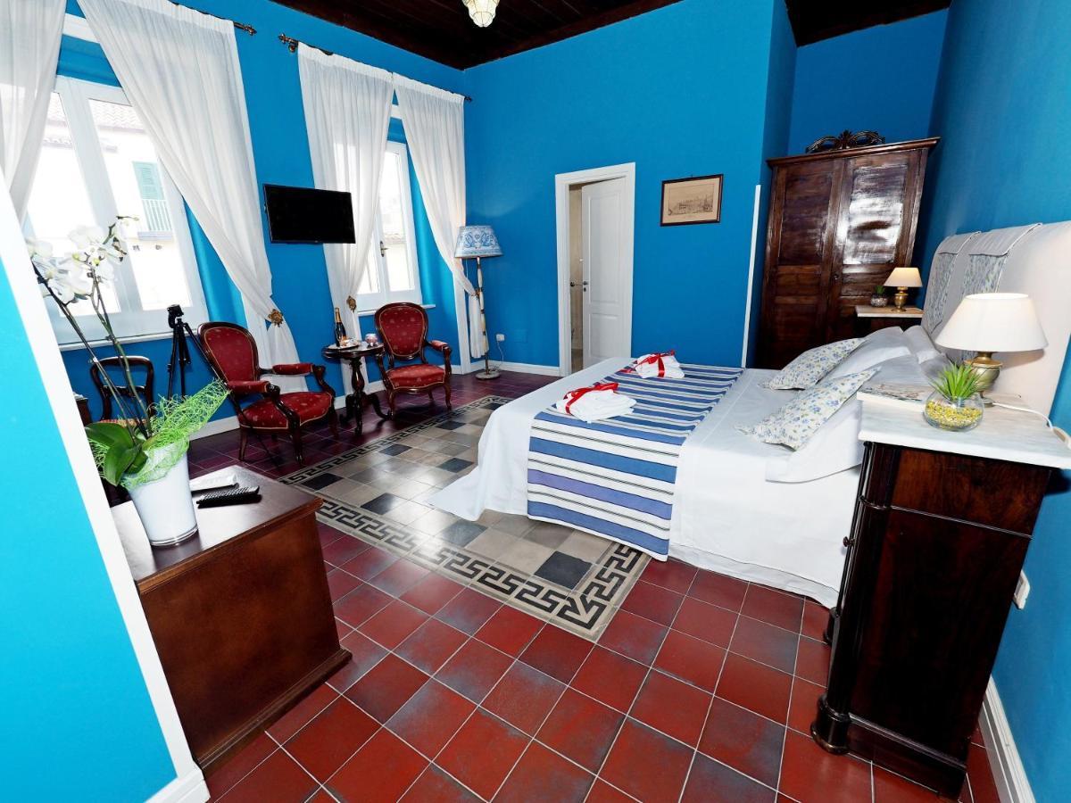 Palazzo Toraldo Di Francia Bed & Breakfast โตรเปอา ภายนอก รูปภาพ