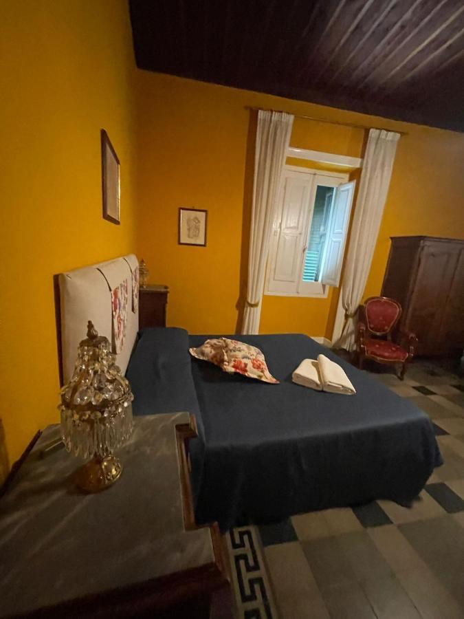 Palazzo Toraldo Di Francia Bed & Breakfast โตรเปอา ภายนอก รูปภาพ